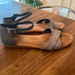 TOMS womens sandals